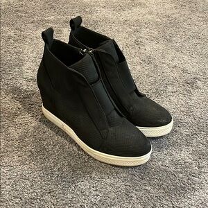 Ccocci woman’s Stylish Black Wedge Sneakers size 9